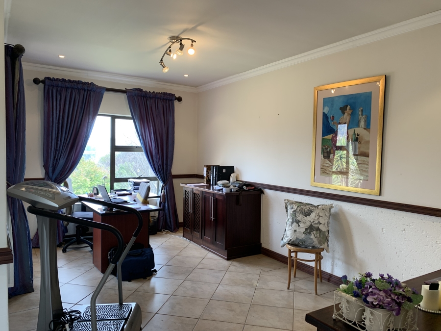5 Bedroom Property for Sale in Birdwood Estate North West
